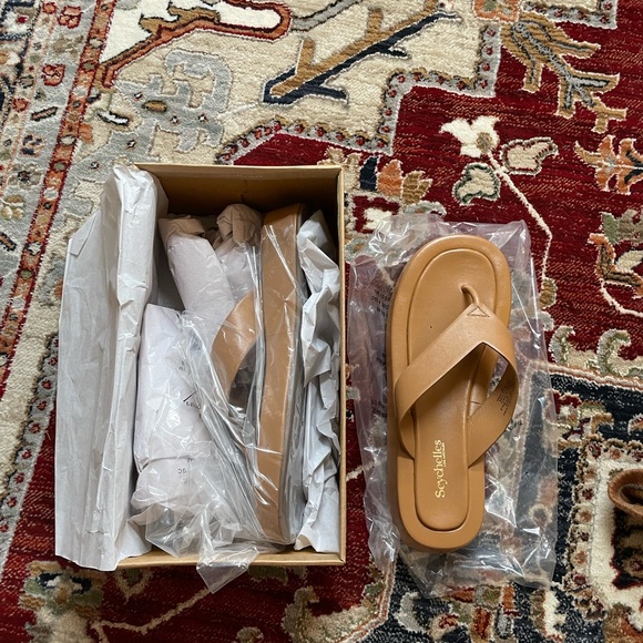 Seychelles Tan Sandals - Picture 2 of 3